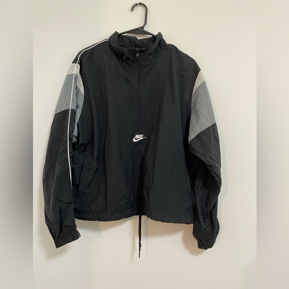 Nike vintage Women's Black and White Utility Jacket like new - Picture 3 of 6